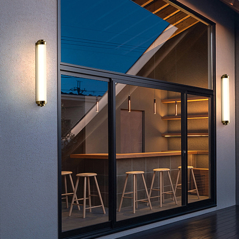 Freyza | Applique murale extérieure noire et dorée – Éclairage minimaliste pour jardin, porche et extérieur