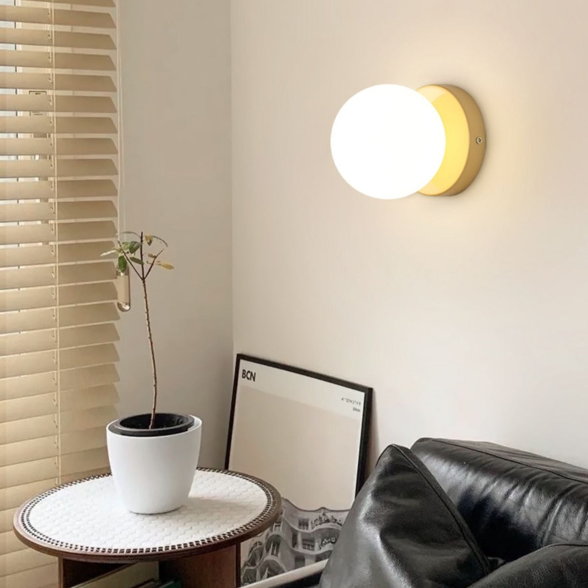Freyza | Rote Wandleuchte für Innenräume – Schlafzimmer, Wohnzimmer