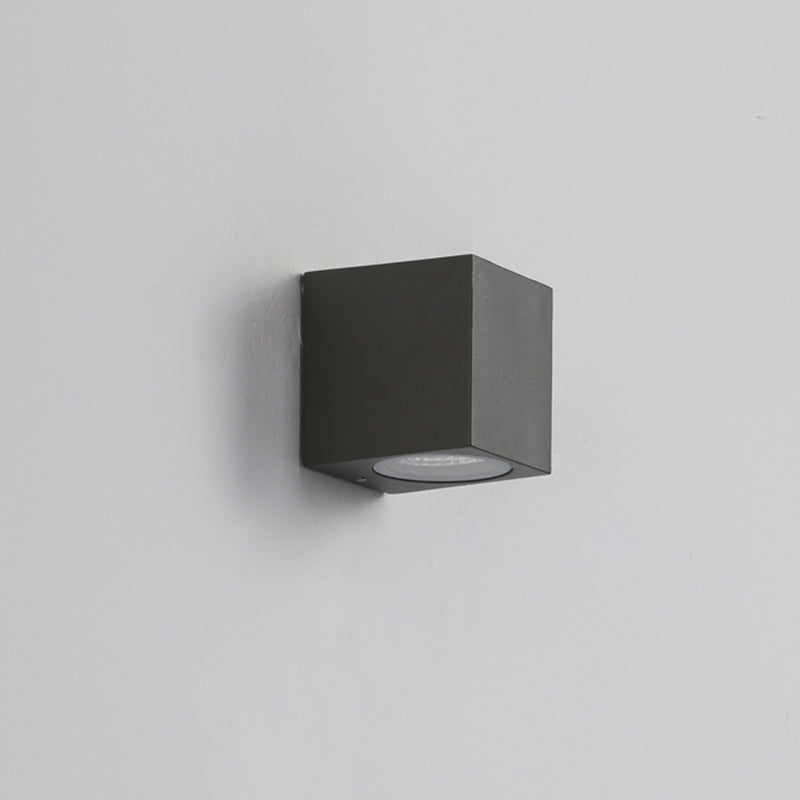 Freyza | Tavon minimalistische schwarze Metall-Außenwandlampe – minimalistisches Licht für Garten und Außenbereich