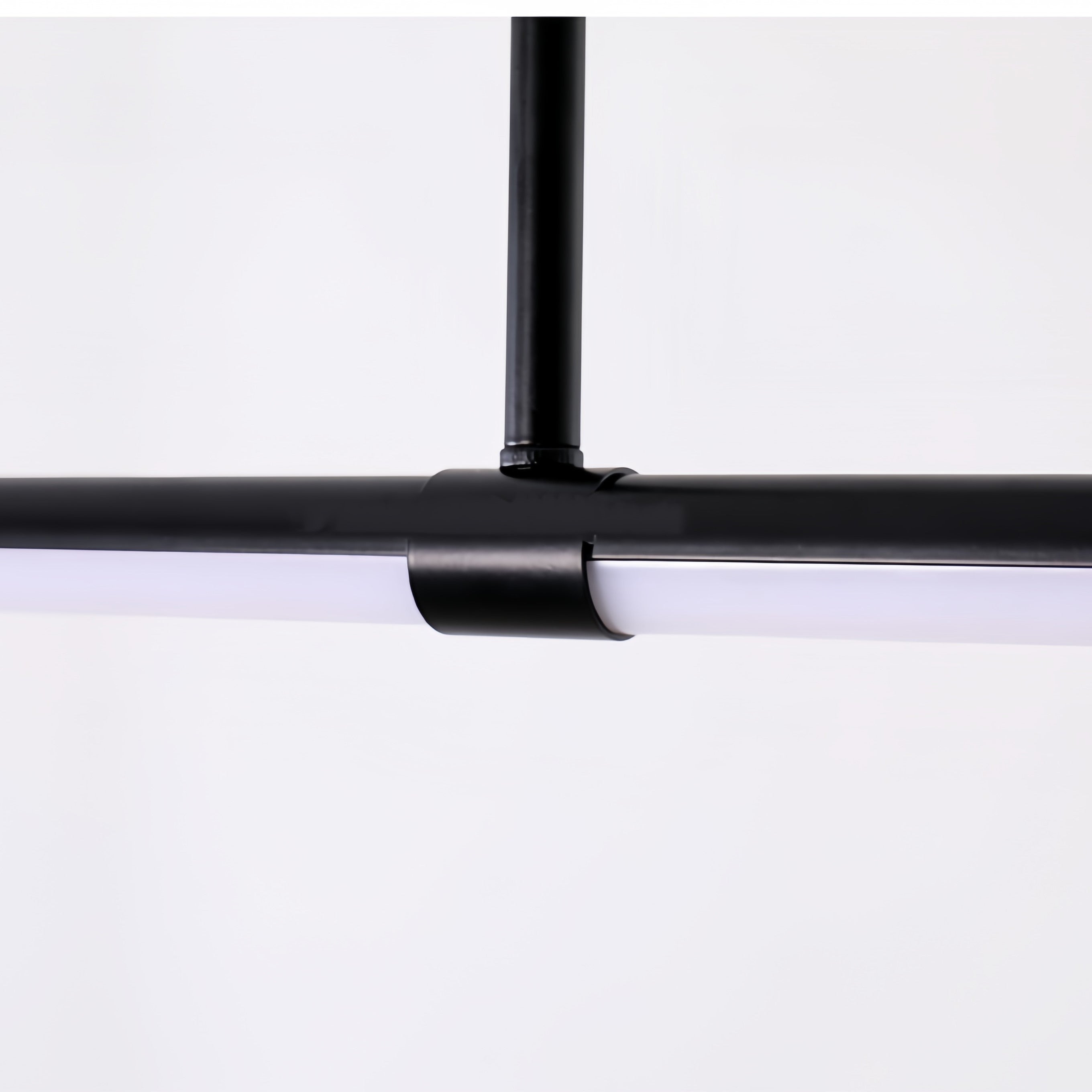 Freyza | Suspension Arisha minimaliste noire – Luminaire moderne pour cuisine et salle à manger