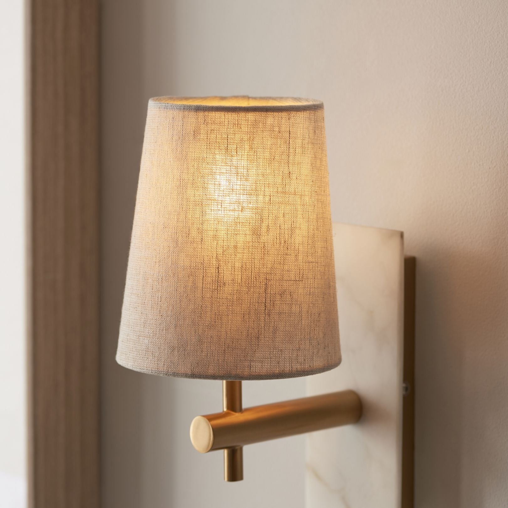 Freyza – Vintage Brass Wall Light | Antique Brass Outdoor Sconce with Clear Glass Shade