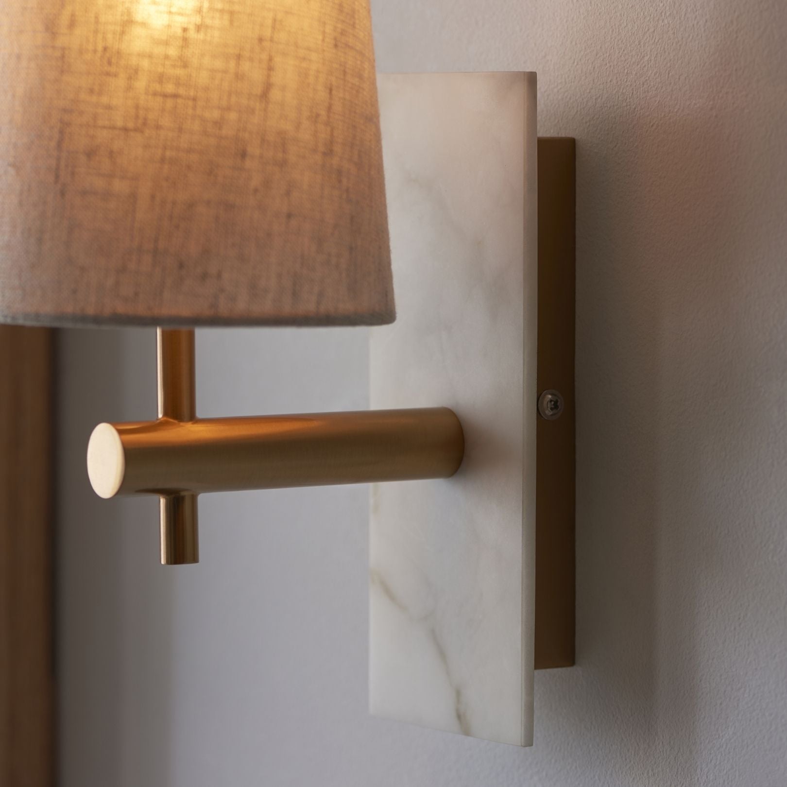 Freyza – Vintage Brass Wall Light | Antique Brass Outdoor Sconce with Clear Glass Shade