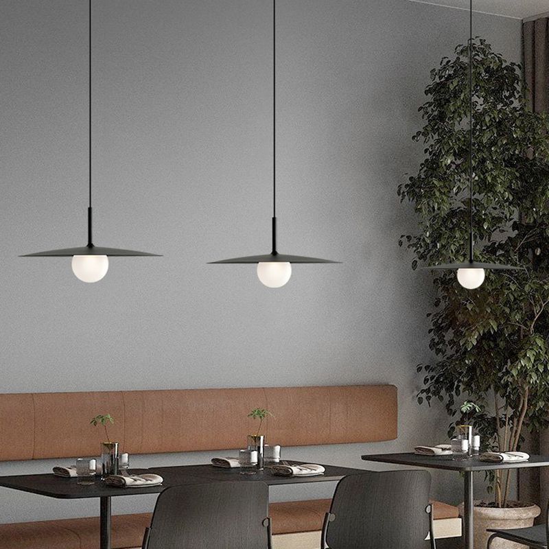 Freyza | Suspension noire et blanche – Cuisine moderne, salle à manger