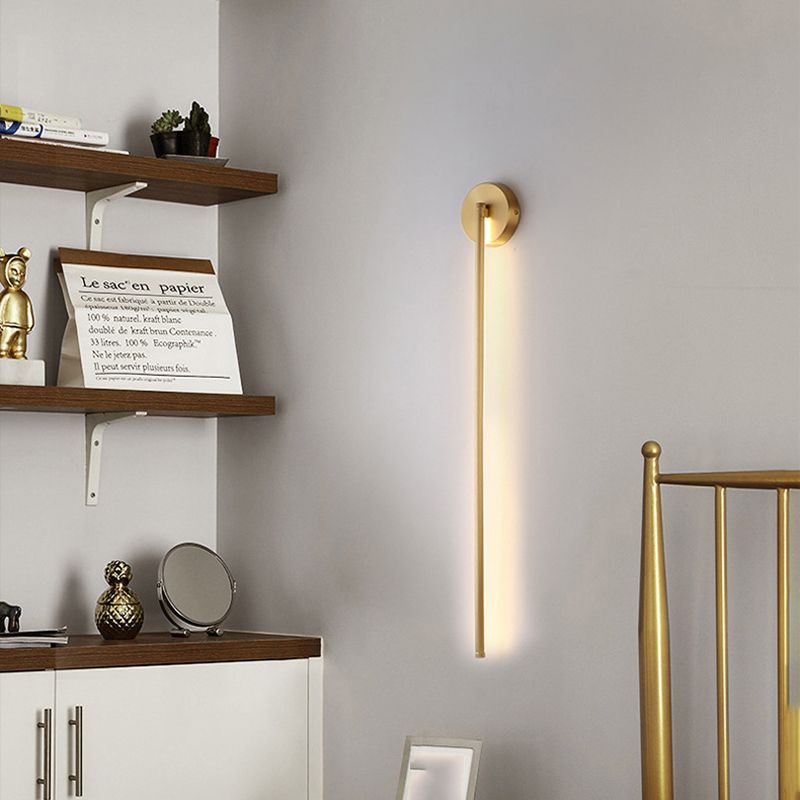 Freyza | Applique murale intérieure dorée linéaire moderne Fauro – chambre et salon modernes