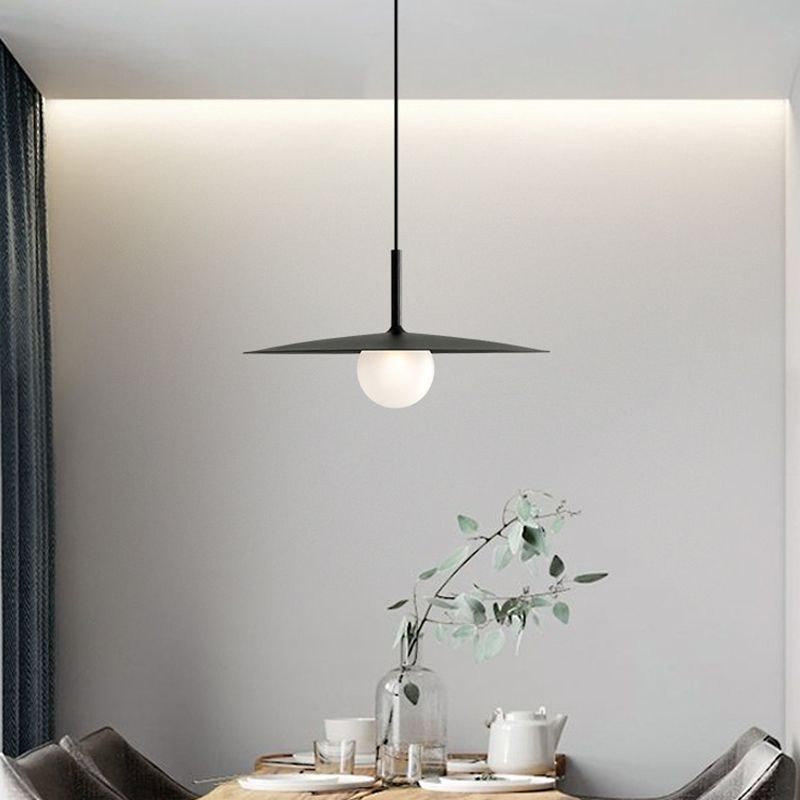 Freyza | Suspension noire et blanche – Cuisine moderne, salle à manger