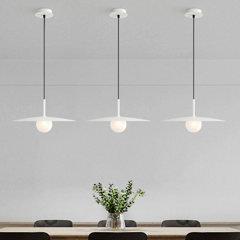 Freyza | Suspension noire et blanche – Cuisine moderne, salle à manger