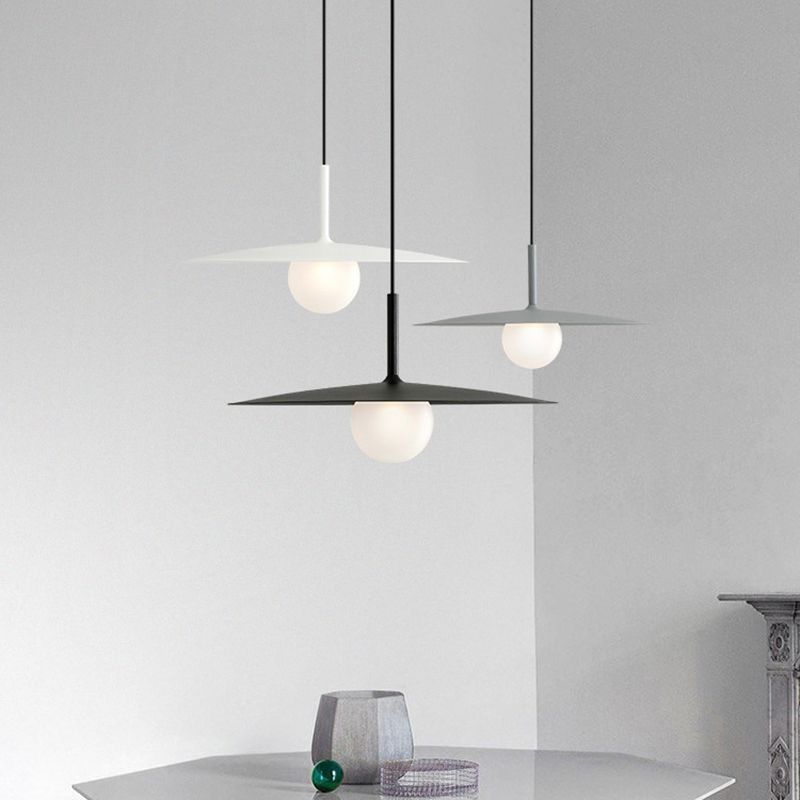 Freyza | Suspension noire et blanche – Cuisine moderne, salle à manger