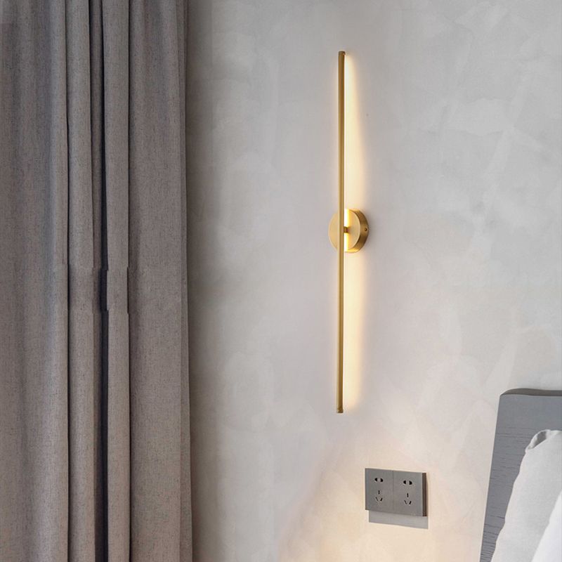 Freyza | Applique murale intérieure dorée linéaire moderne Fauro – chambre et salon modernes