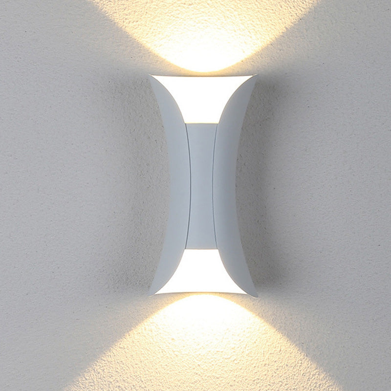 Freyza | Noxel geschwungene Außenwandlampe – Garten, Veranda, Außenbereich