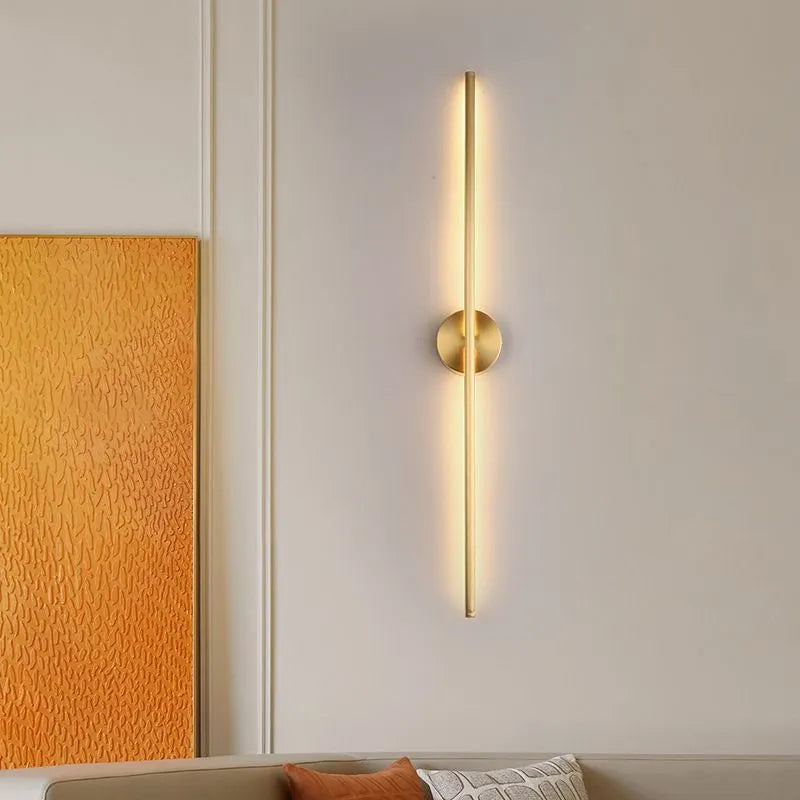 Freyza | Applique murale intérieure dorée linéaire moderne Fauro – chambre et salon modernes