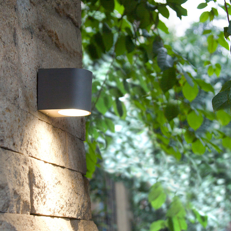 Freyza | Tavon minimalistische schwarze Metall-Außenwandlampe – minimalistisches Licht für Garten und Außenbereich