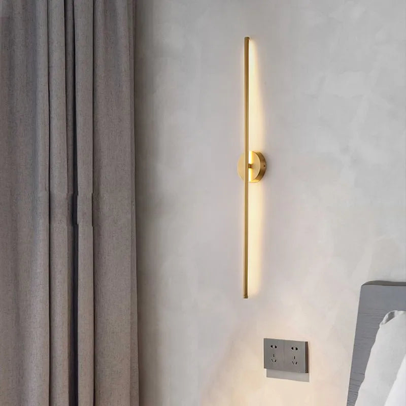 Freyza | Applique murale intérieure dorée linéaire moderne Fauro – chambre et salon modernes