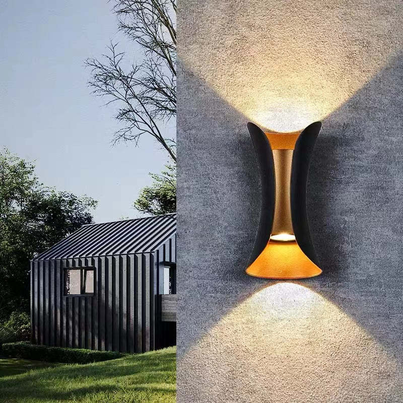 Freyza | Noxel geschwungene Außenwandlampe – Garten, Veranda, Außenbereich