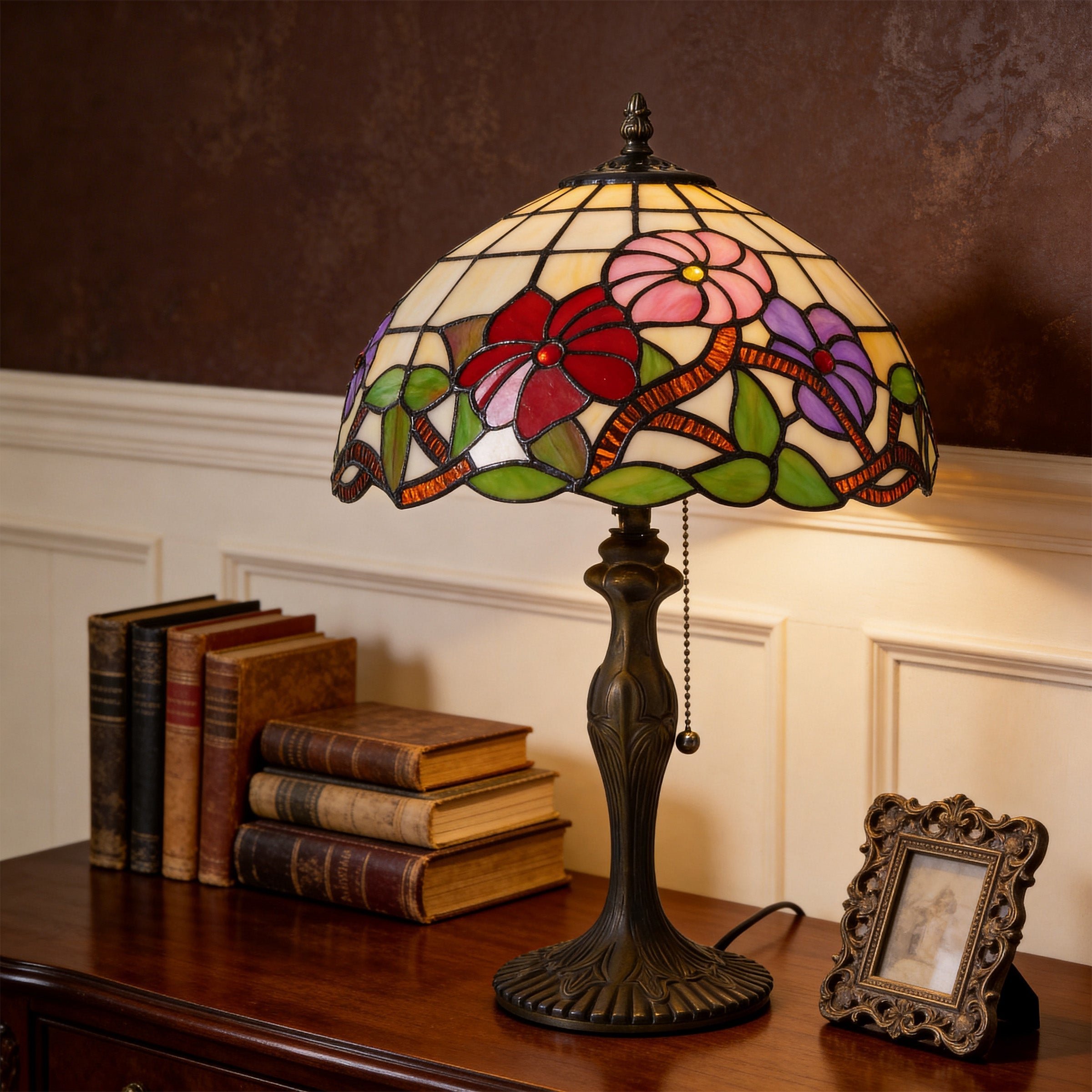 FloraGlow | Elegant Handcrafted Stained Glass Table Lamp 1