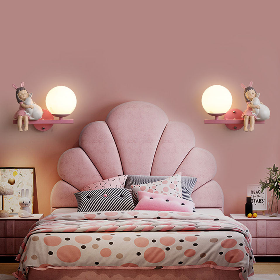 Freyza | Applique murale intérieure en verre blanc – Chambre et salon modernes