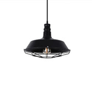 Freyza | Suspension noire – Cuisine industrielle et salle à manger