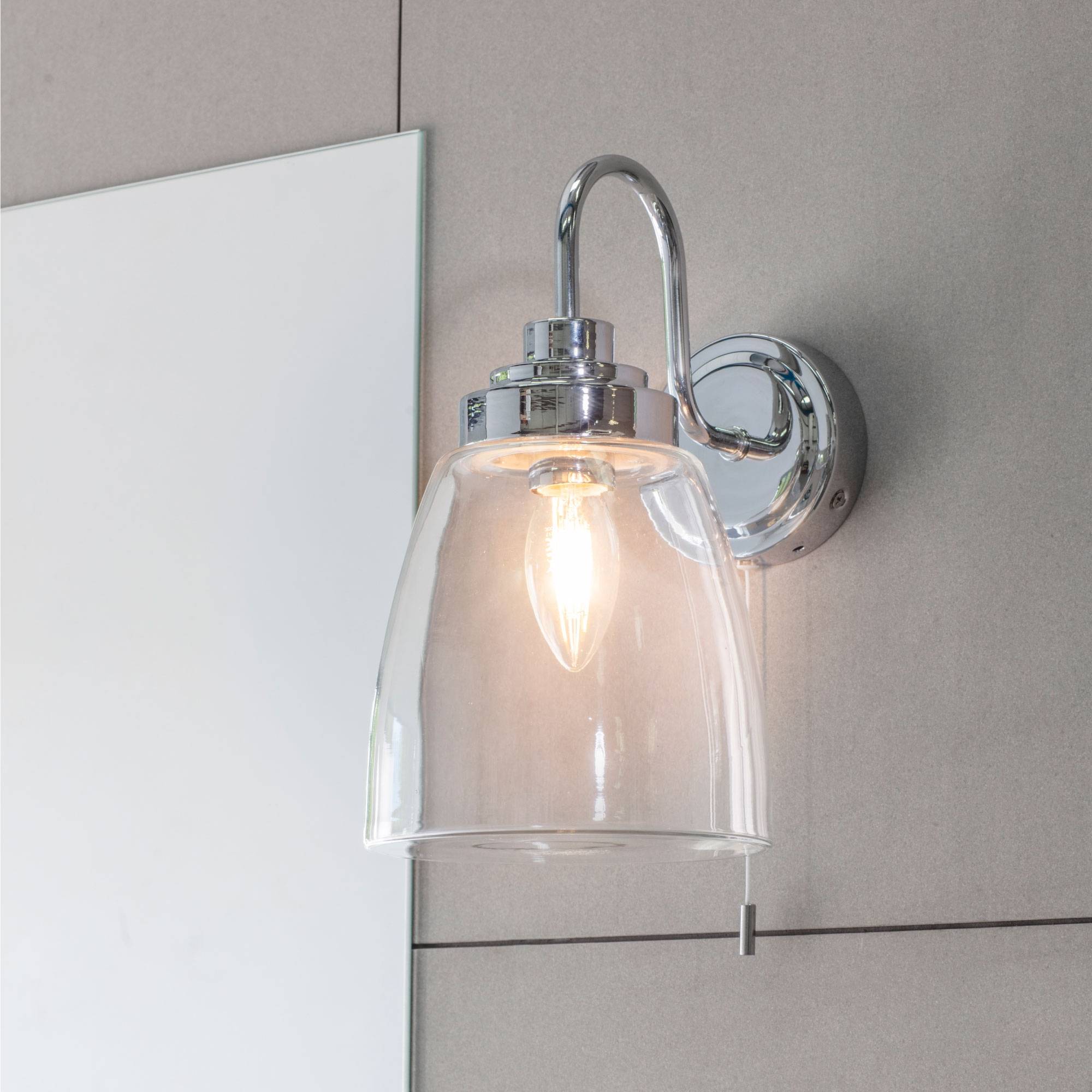 Freyza – IP44 Badezimmer-Wandleuchte | 27 cm polierte Chrom-Wandleuchte mit klarem Glasschirm und E14-Fassung