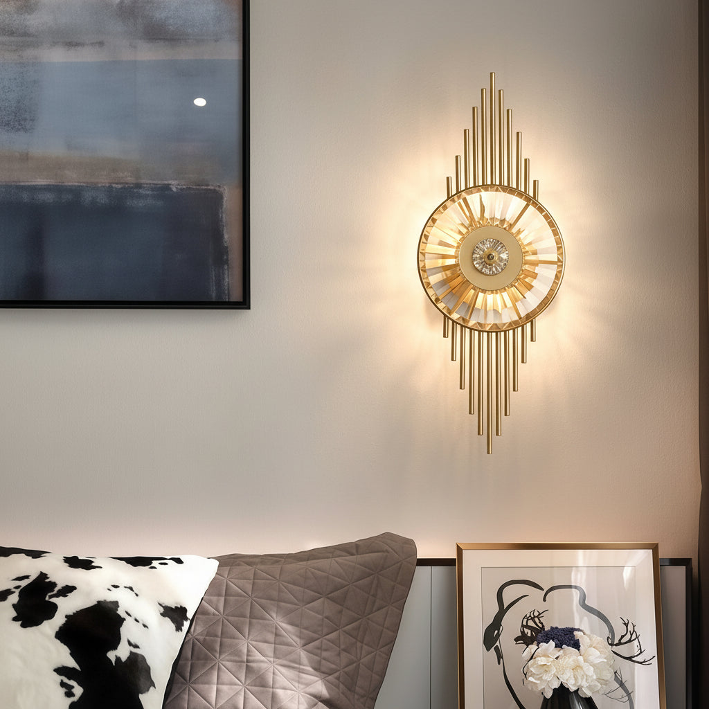 Freyza - LED Wandleuchte – Art Deco Sonnenstrahl Kristall Messing (65x25cm / 25.6x10in)