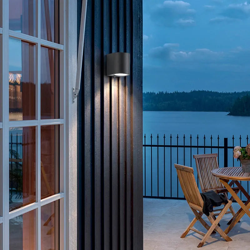 Freyza | Tavon minimalistische schwarze Metall-Außenwandlampe – minimalistisches Licht für Garten und Außenbereich