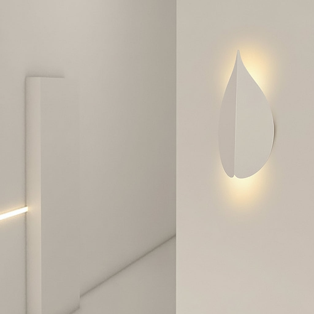 Freyza - LED Wall Sconce – Leaf Shaped Geometric Iron Acrylic Black White (Integrated LED & 15x25cm)