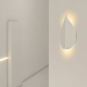 Freyza - LED Wall Sconce – Leaf Shaped Geometric Iron Acrylic Black White (Integrated LED & 15x25cm)