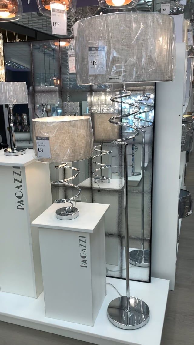Freyza - Lampadaire Kasi de 158 cm, finition chromée polie