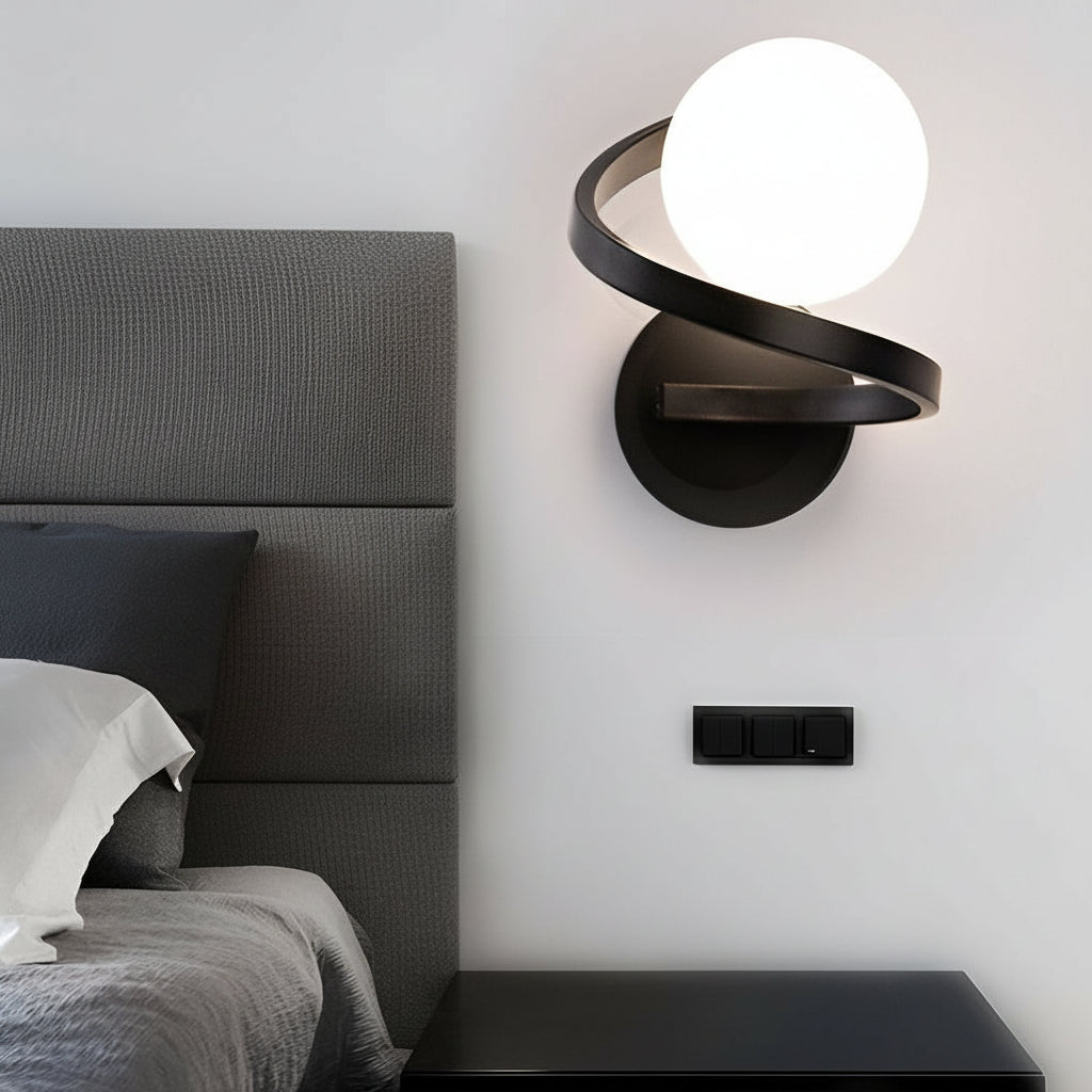 Freyza - Modern Curved Metal Wall Sconce – Creative Electroplated Iron & Glass Wall Lamp (E27, Gold/Black)