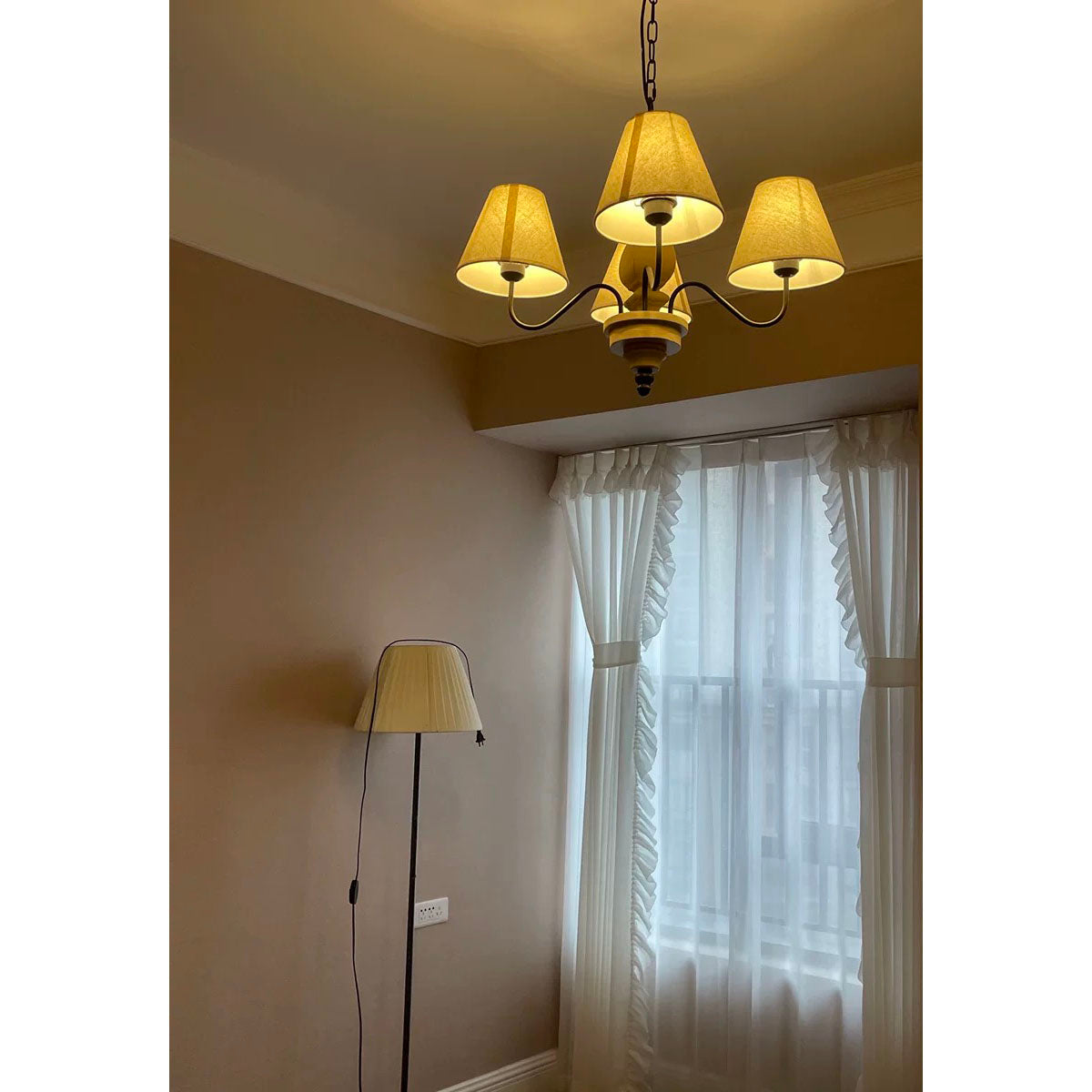 Freyza | Adela Lustre traditionnel de luxe en bois – Salle à manger et salon traditionnels