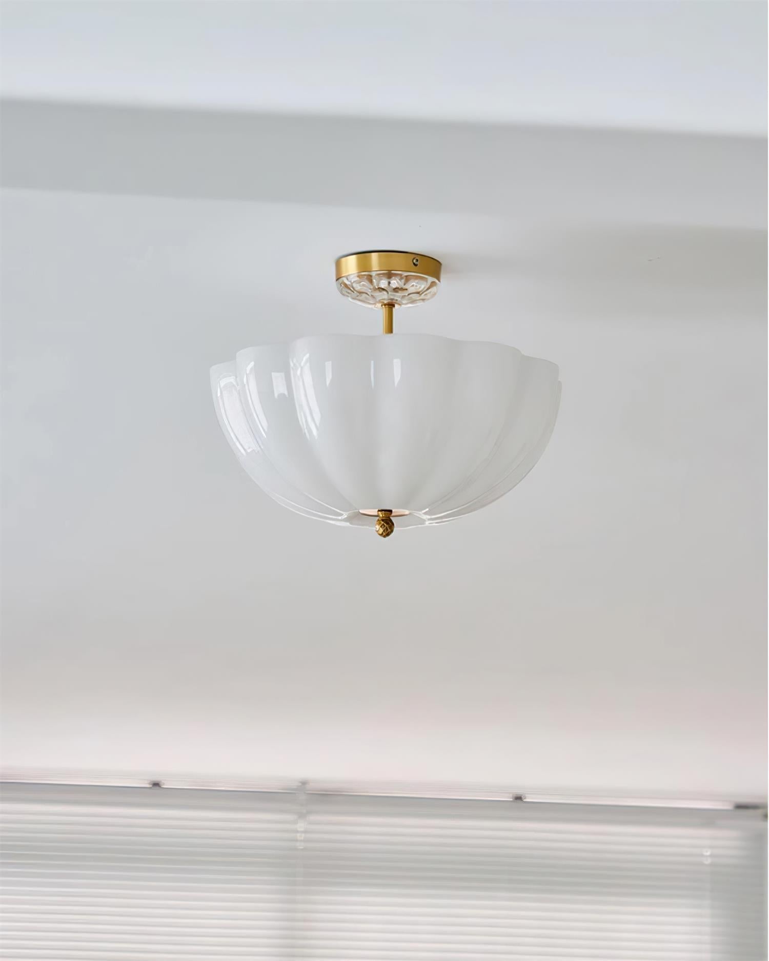 Freyza | Deckenleuchte aus Messing und Glas, flache Deckenmontage – moderne Beleuchtung für Schlafzimmer, Flur und Küche