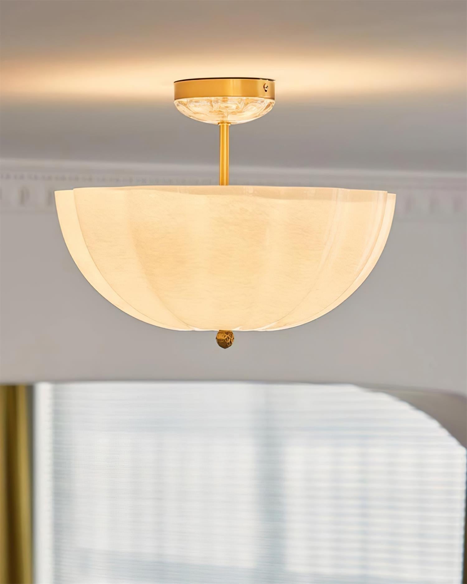 Freyza | Deckenleuchte aus Messing und Glas, flache Deckenmontage – moderne Beleuchtung für Schlafzimmer, Flur und Küche
