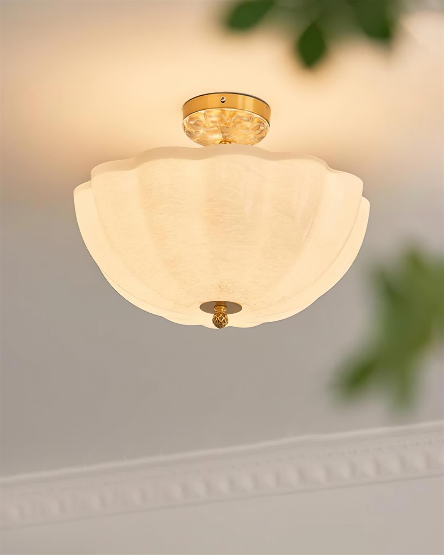 Freyza | Deckenleuchte aus Messing und Glas, flache Deckenmontage – moderne Beleuchtung für Schlafzimmer, Flur und Küche