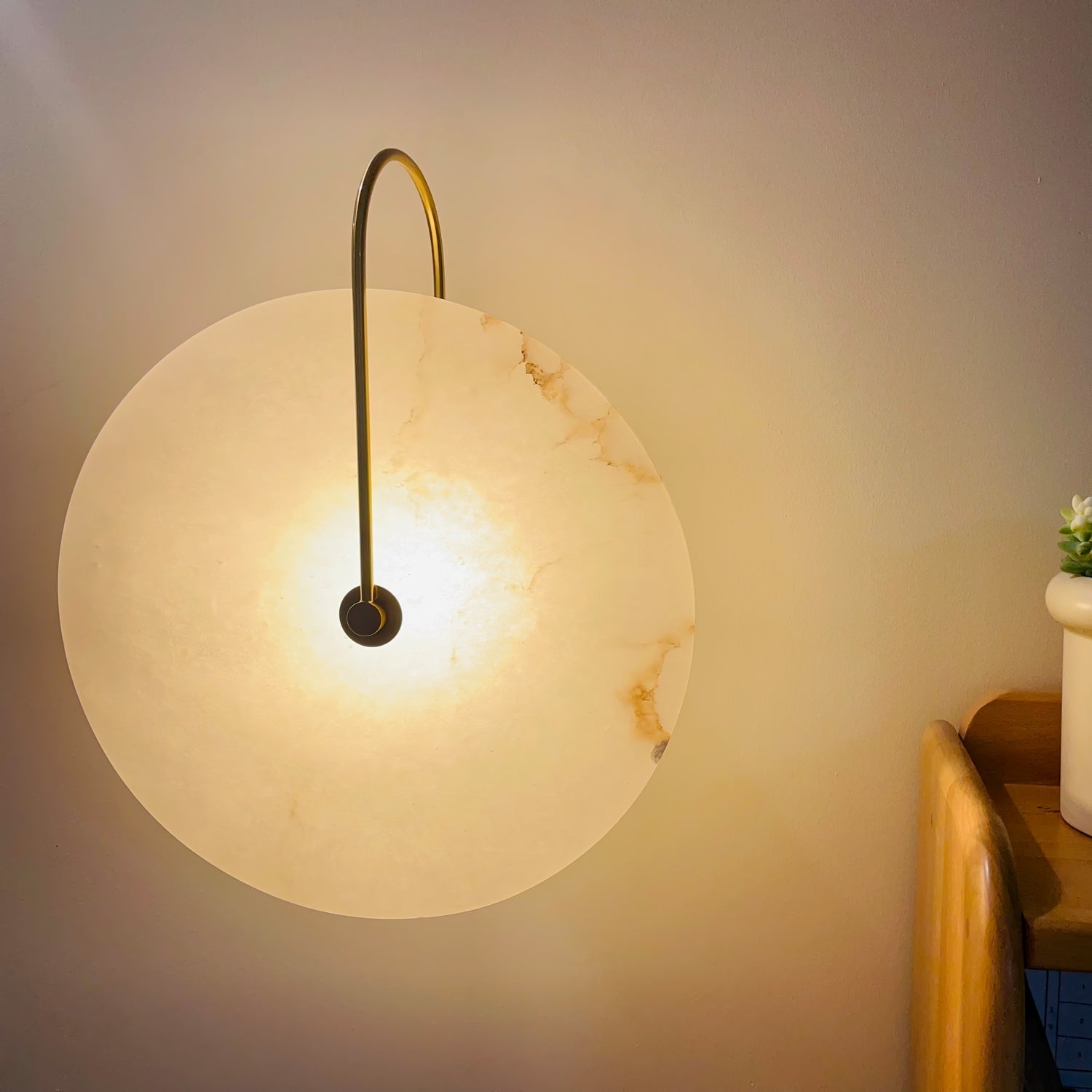 Freyza | Applique murale intérieure LED Kristy en albâtre – chambre, salon