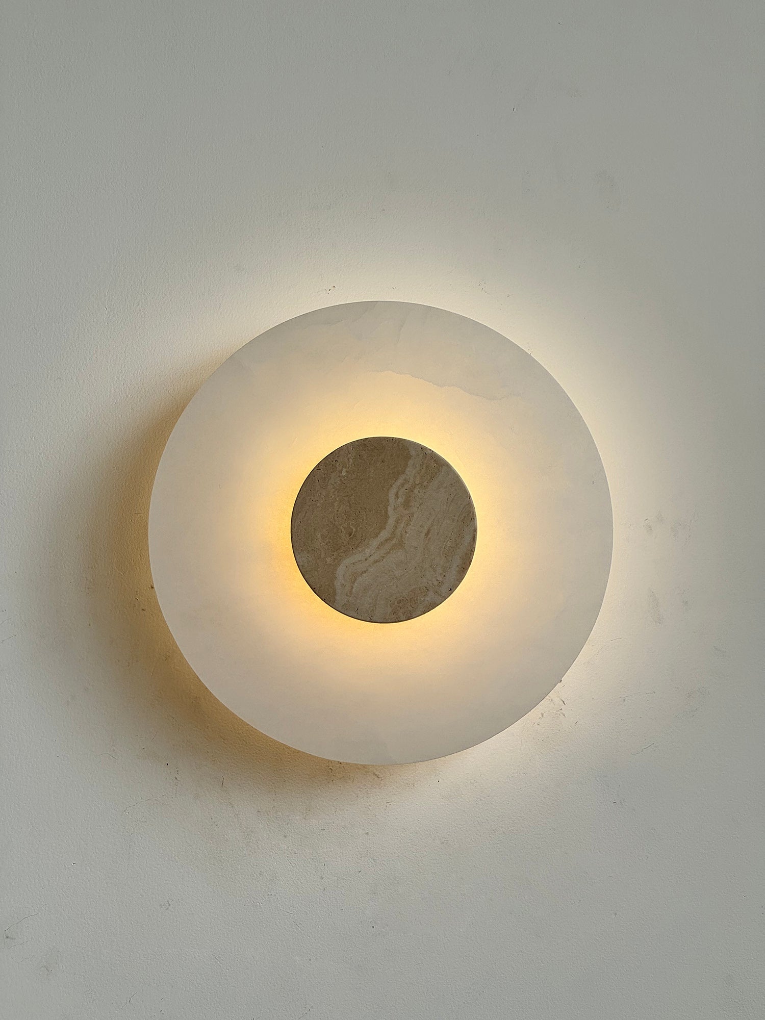 Freyza | Applique murale en albâtre Rauduvyi – Chambre, couloir