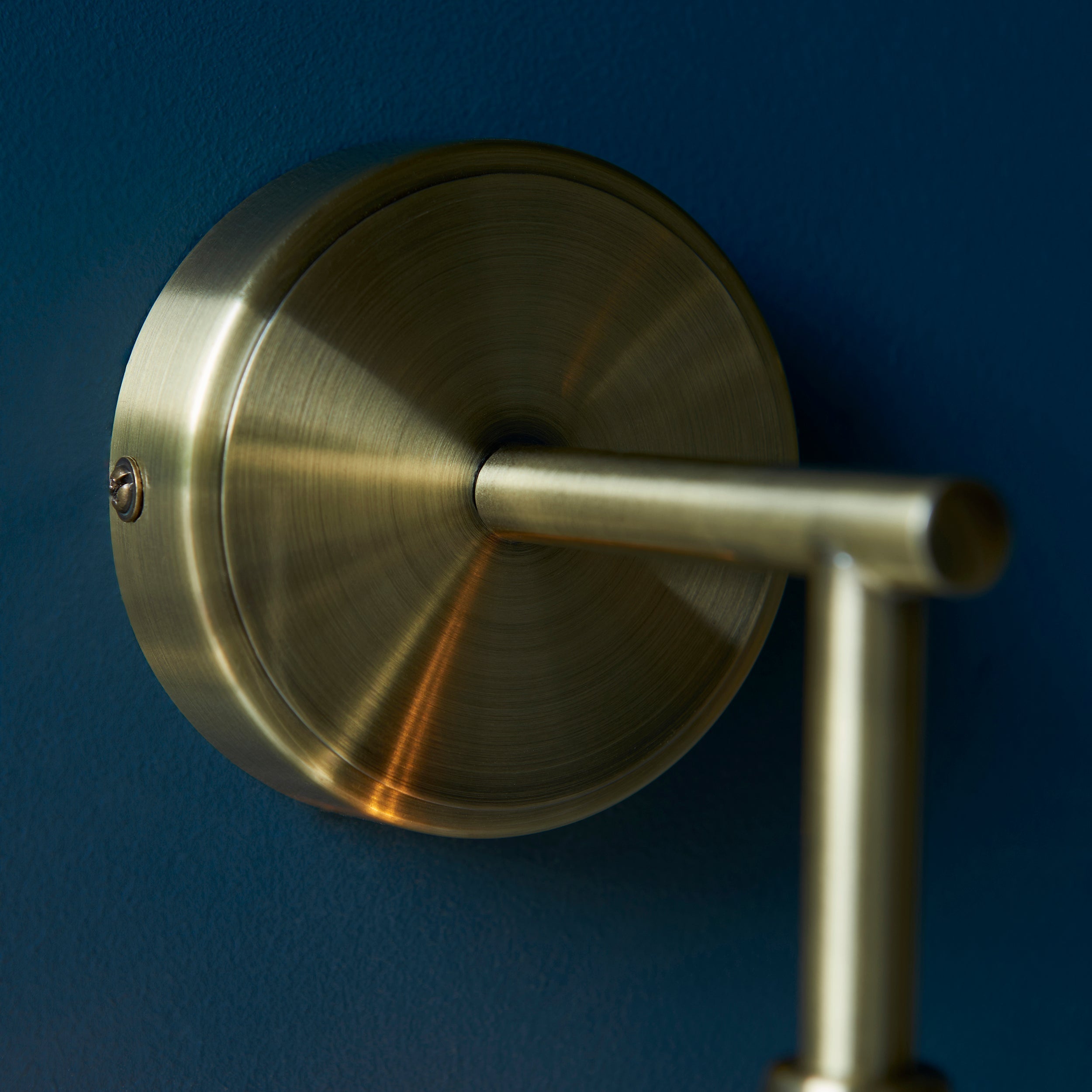 Allegra | Wall Light with Twisted Glass Shade & Antique Brass Finish | Elegant Lighting for Modern Interiors 5