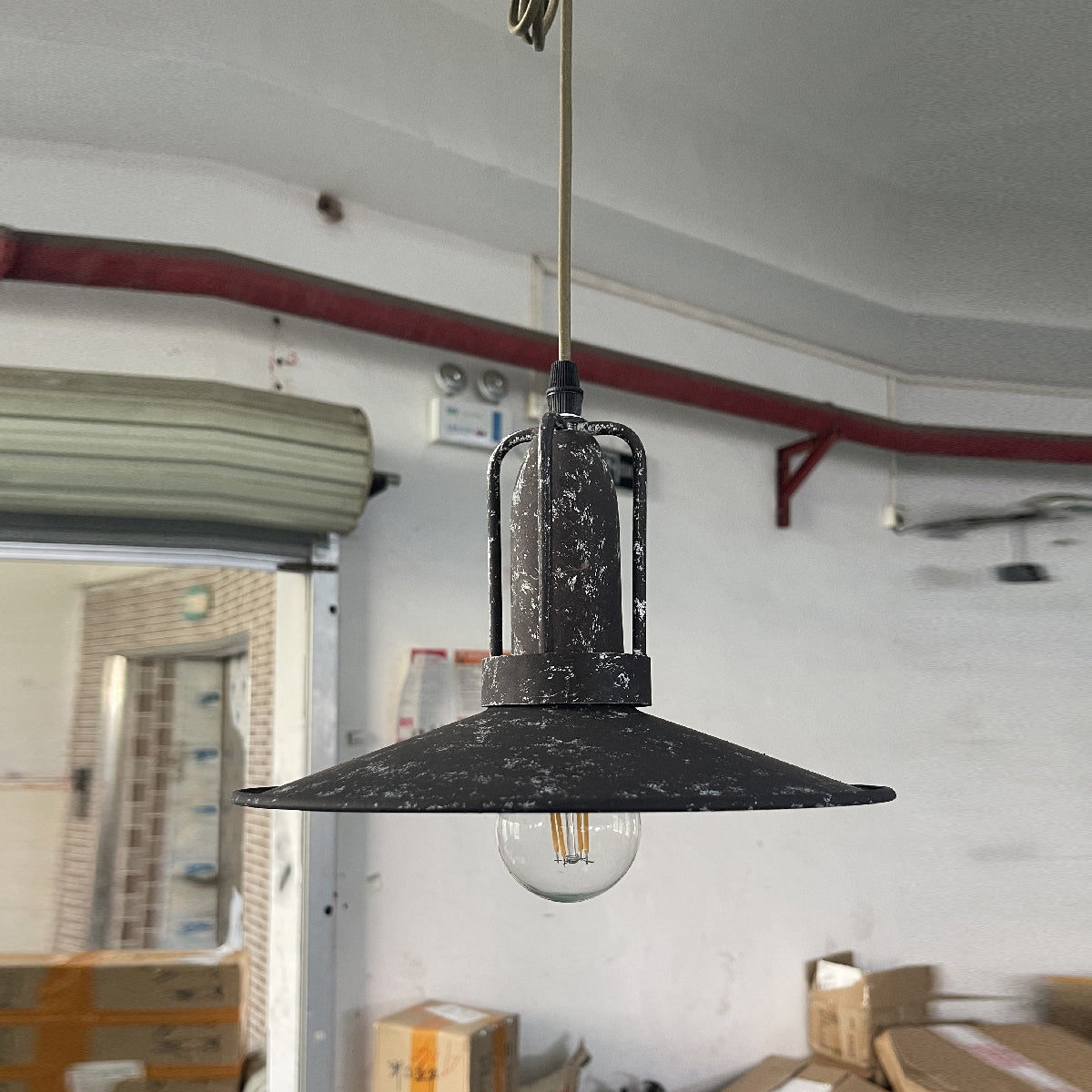 Suspension industrielle Freyza | Yrvuvyi – Luminaire suspendu industriel pour cuisine et salle à manger