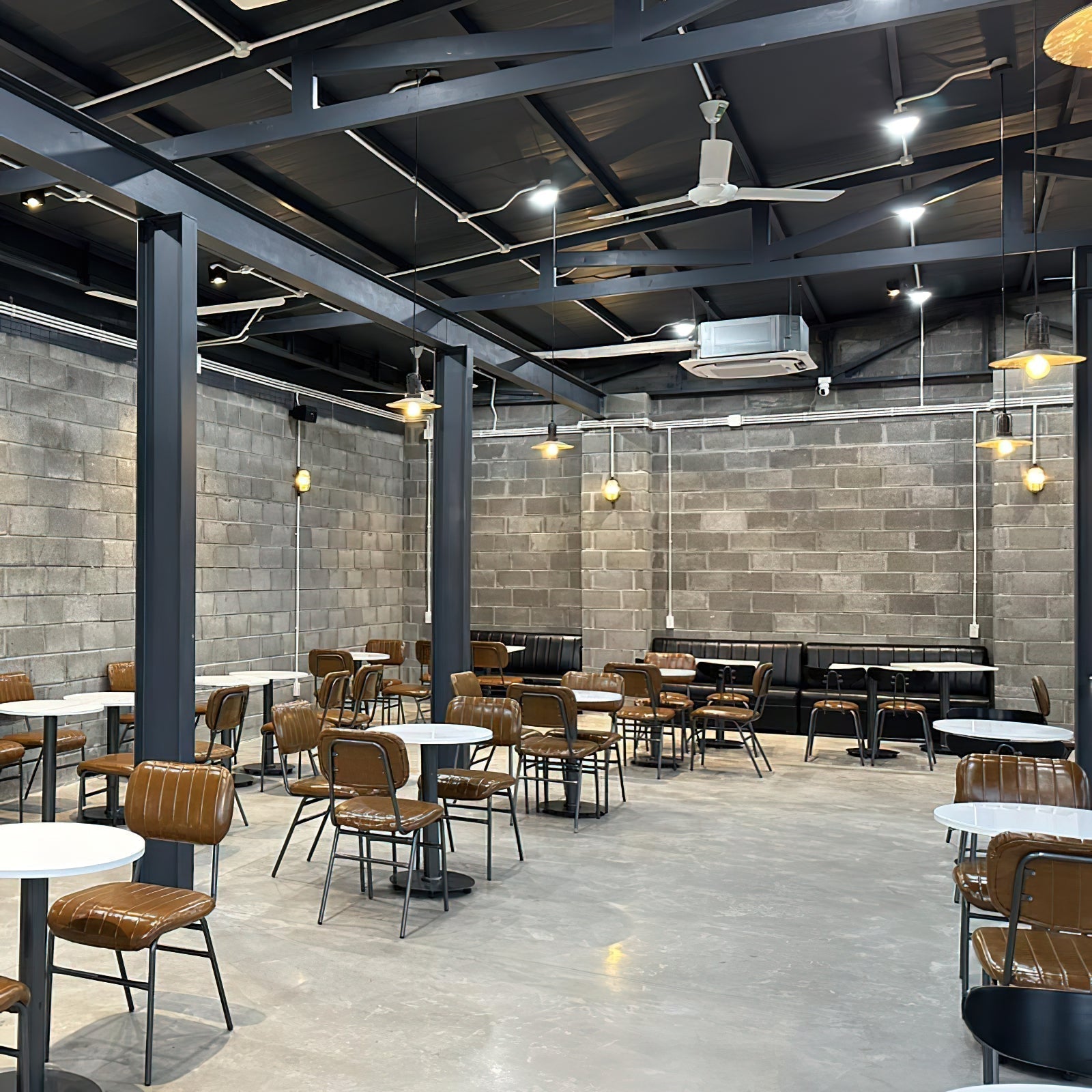 Suspension industrielle Freyza | Yrvuvyi – Luminaire suspendu industriel pour cuisine et salle à manger