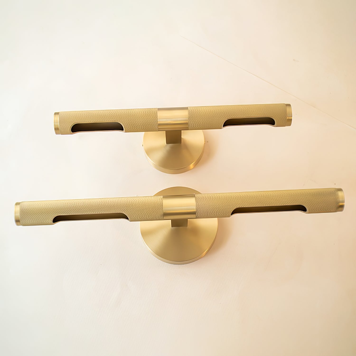 Freyza | Solvain Applique murale intérieure moderne en laiton – Chambre et salon modernes