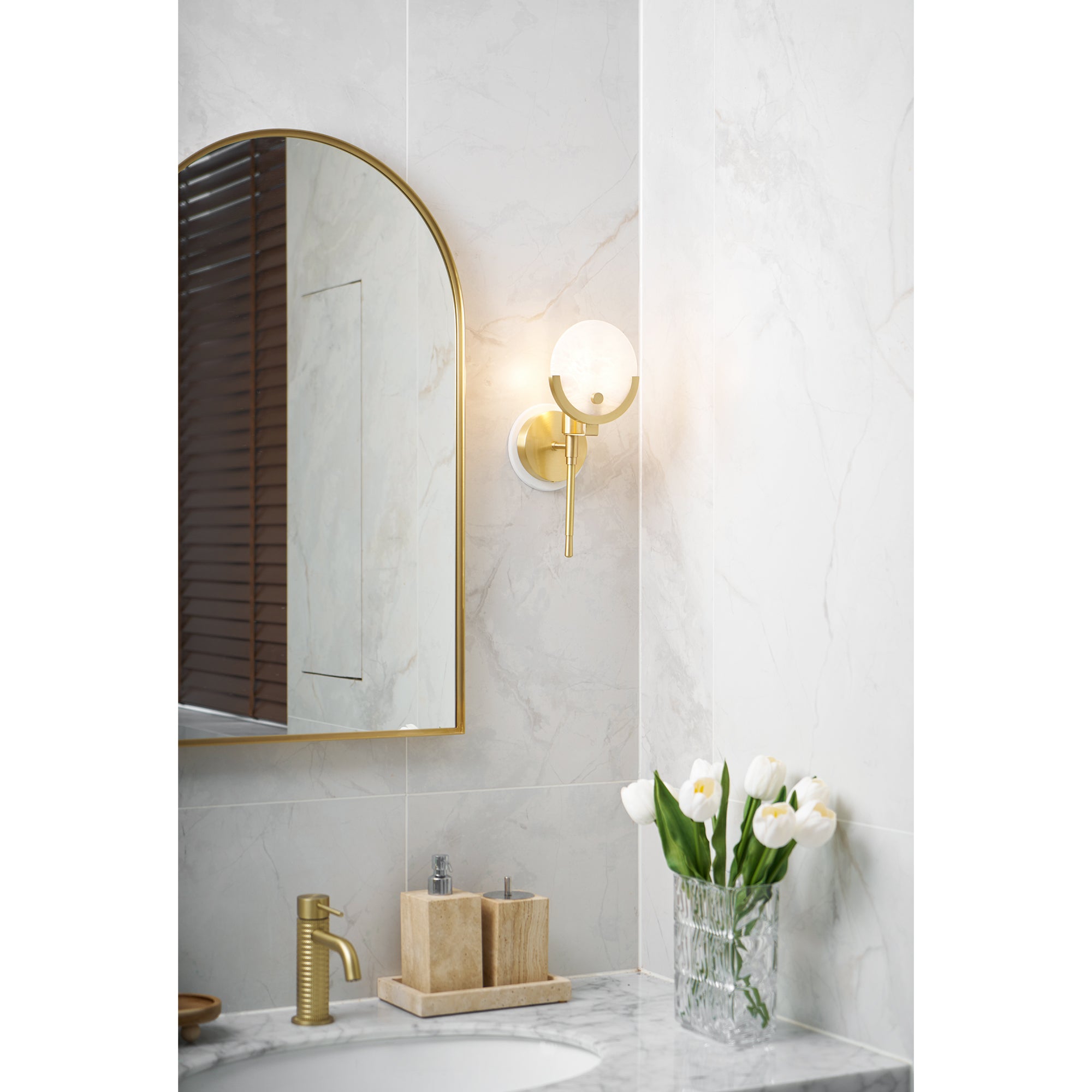 Freyza | Ljomuvyo Wandleuchte aus Messing und Alabaster – Schlafzimmer, Flur