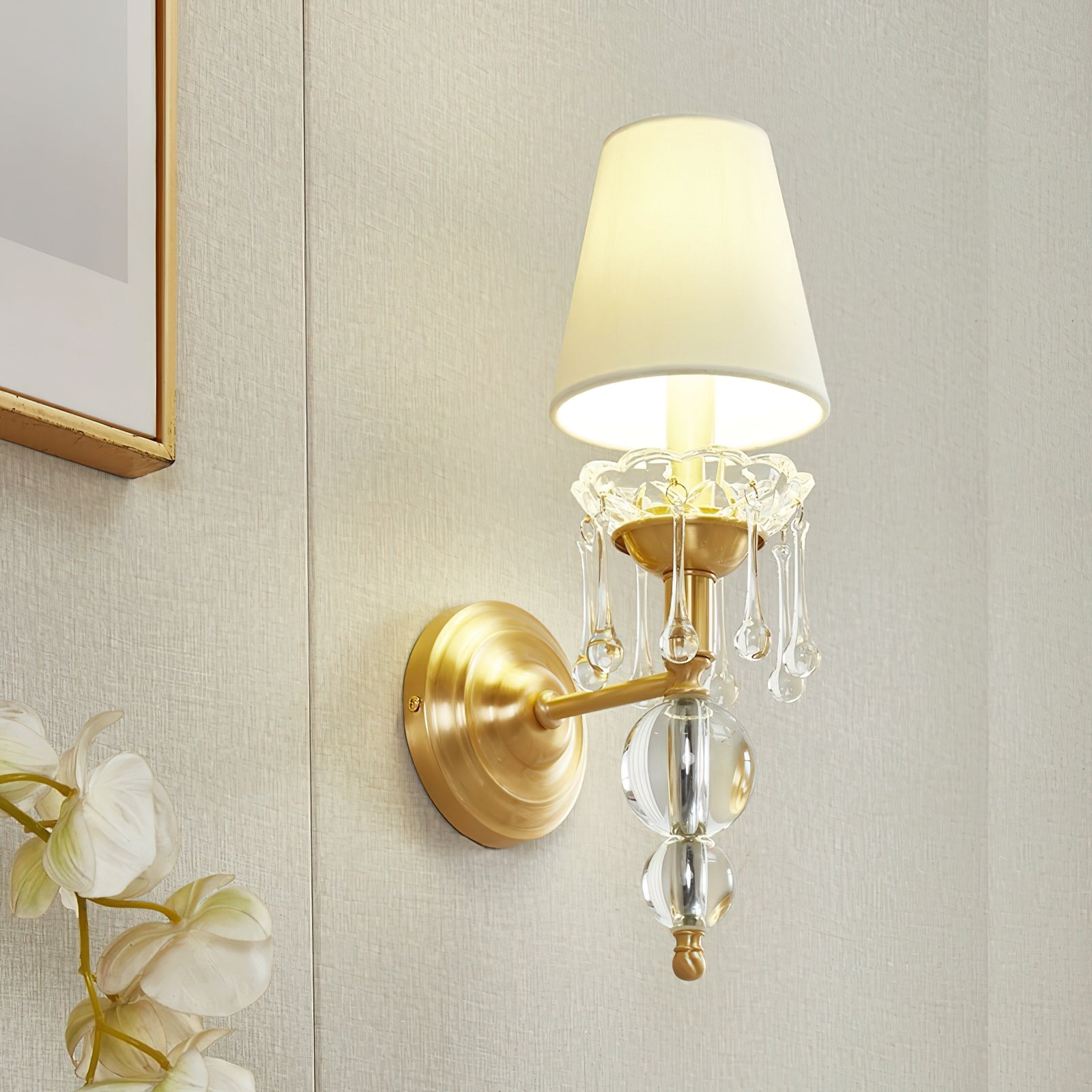 Freyza | Applique murale en tissu de luxe postmoderne avec cristaux Qvistuvyh – chambre moderne, couloir