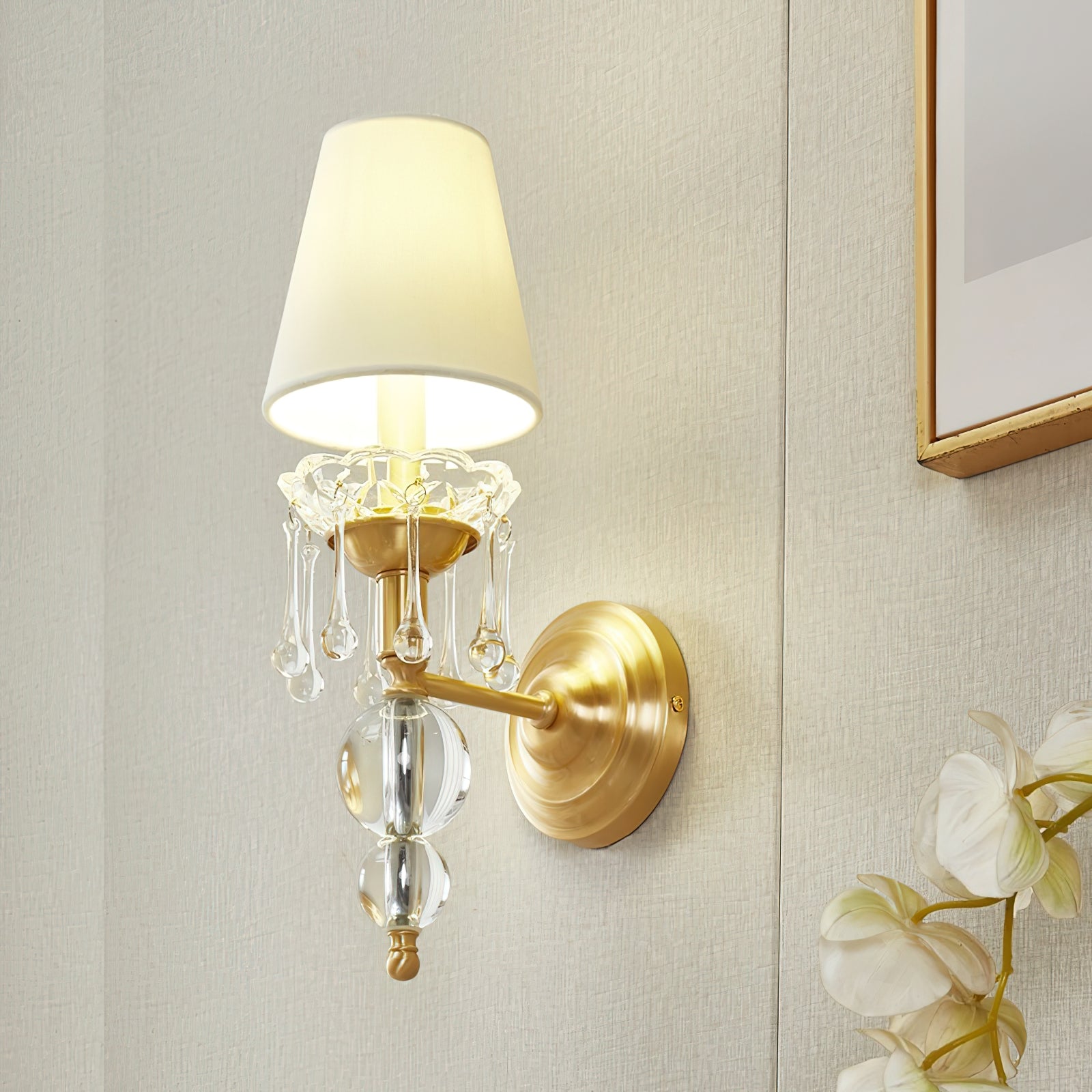 Freyza | Applique murale en tissu de luxe postmoderne avec cristaux Qvistuvyh – chambre moderne, couloir