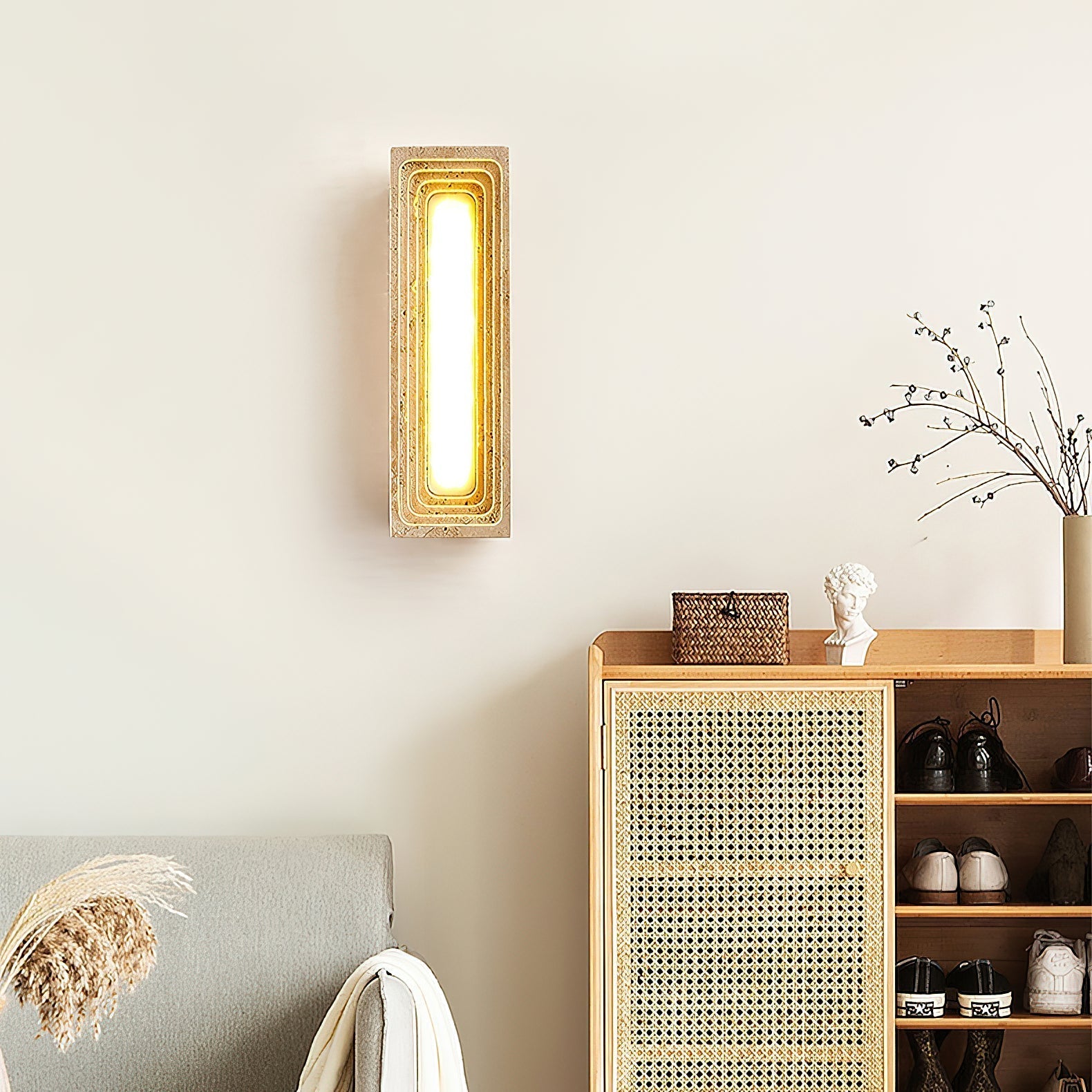 Freyza | Applique murale Siliq en travertin beige – chambre, couloir
