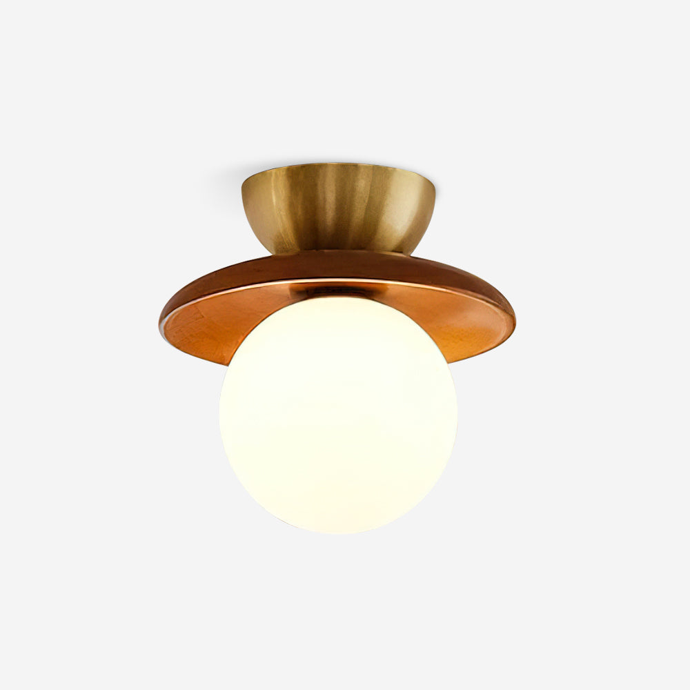 Freyza | Plafonnier boule en verre opalin et laiton, montage affleurant – Lampe de plafond moderne pour chambre, couloir et cuisine