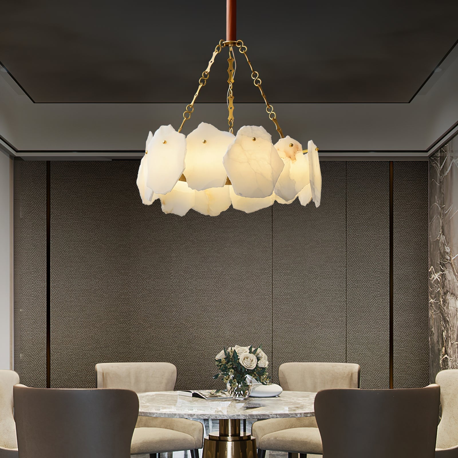 Lustre Freyza | Alora postmoderne de luxe en laiton et marbre – salle à manger et salon modernes
