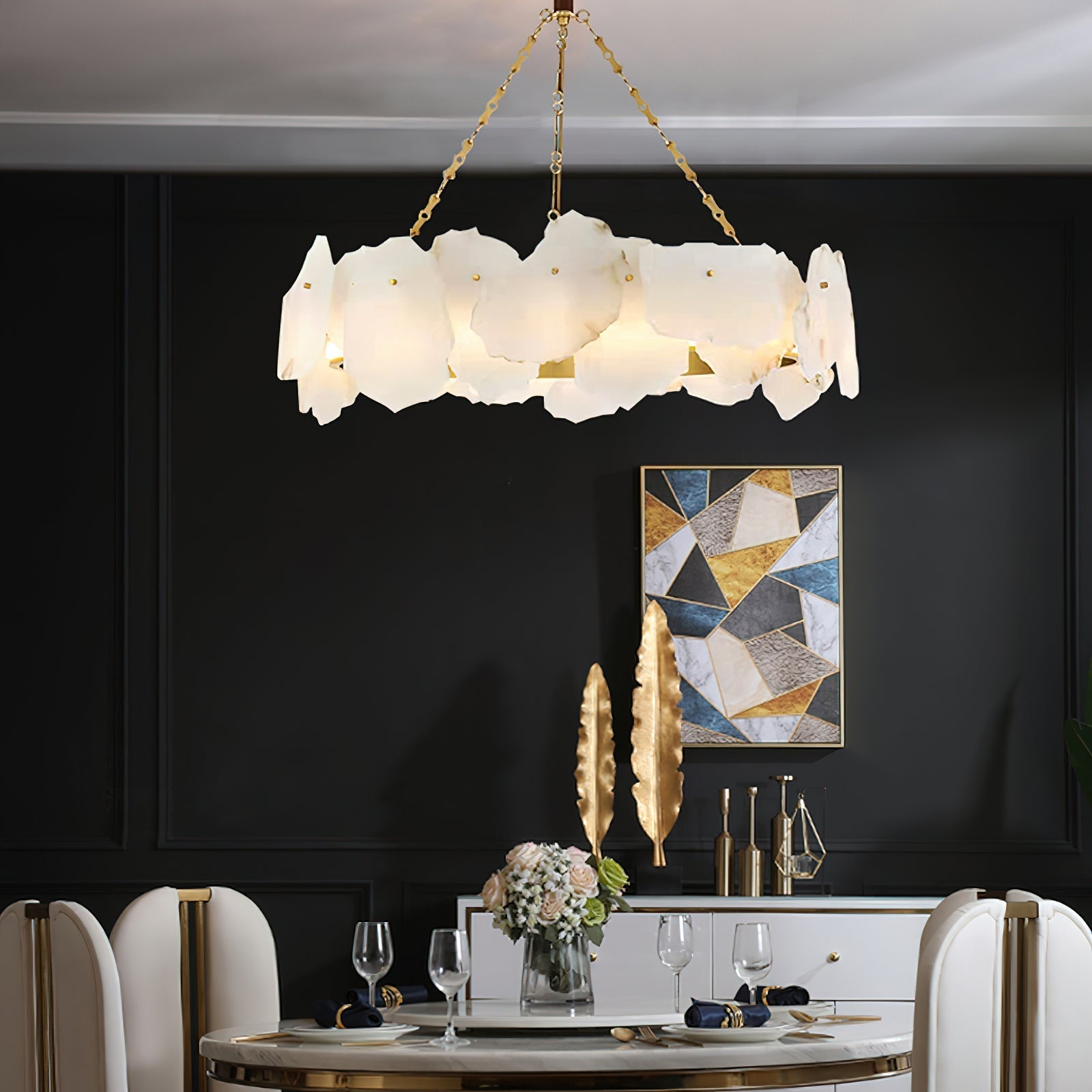 Lustre Freyza | Alora postmoderne de luxe en laiton et marbre – salle à manger et salon modernes