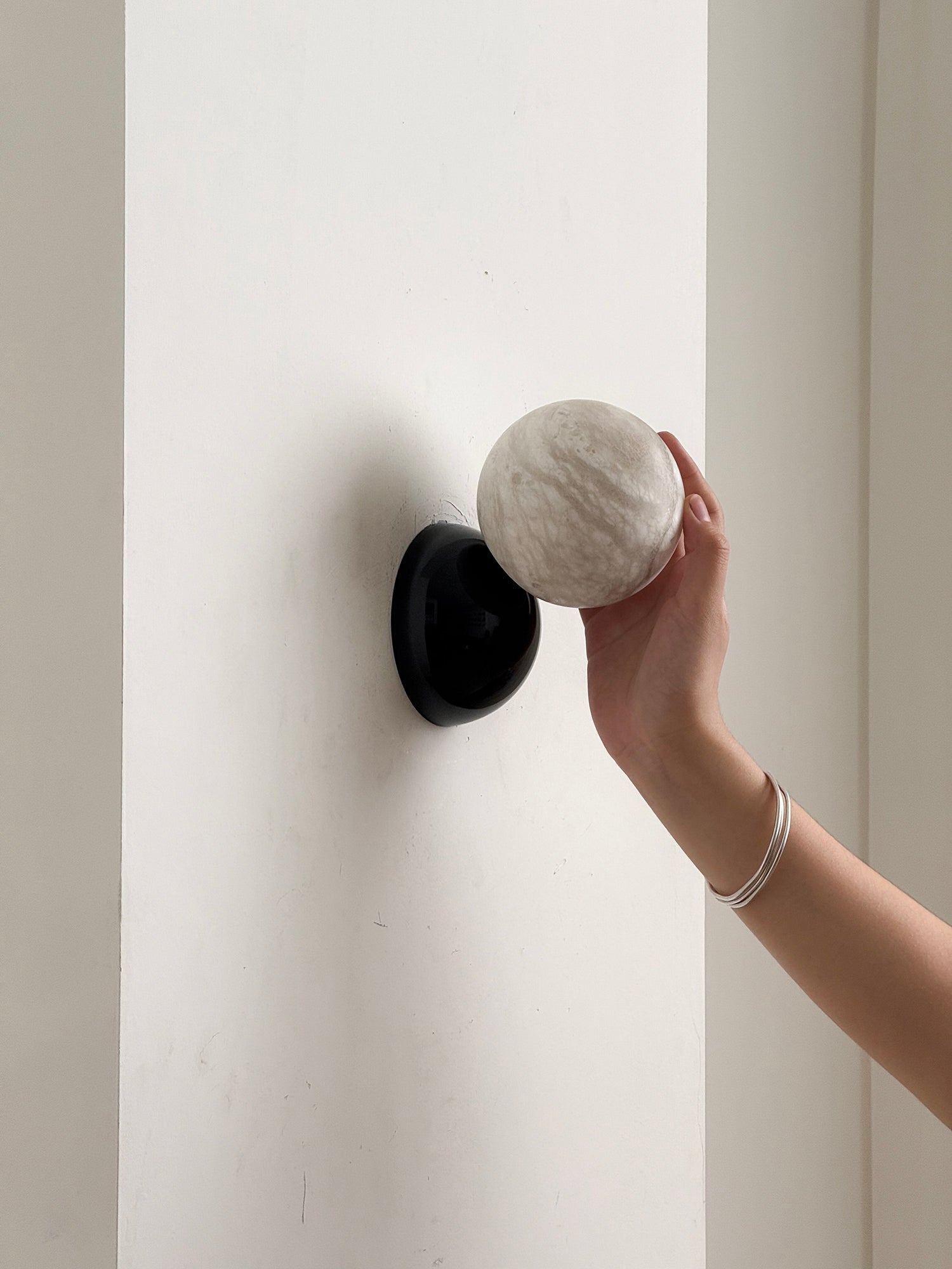 Freyza | Arca Eclipse Marmor-Wandleuchte – Schlafzimmer, Flur