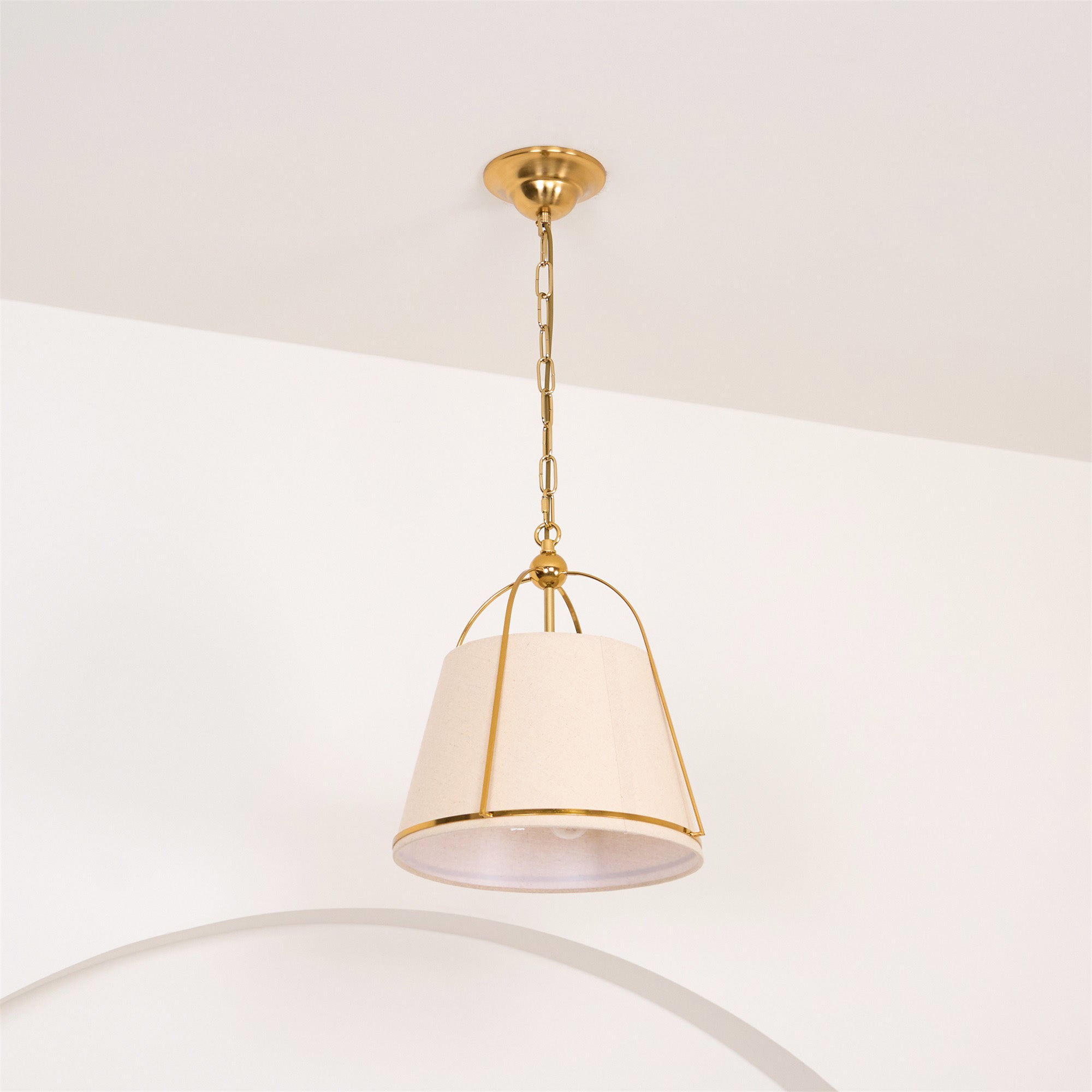 Freyza | Yonder traditionelle klassische Pendelleuchte aus Messing und Stoff – traditionelle Küche und Esszimmer