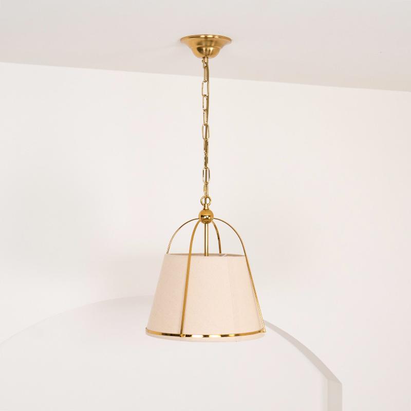 Freyza | Yonder traditionelle klassische Pendelleuchte aus Messing und Stoff – traditionelle Küche und Esszimmer