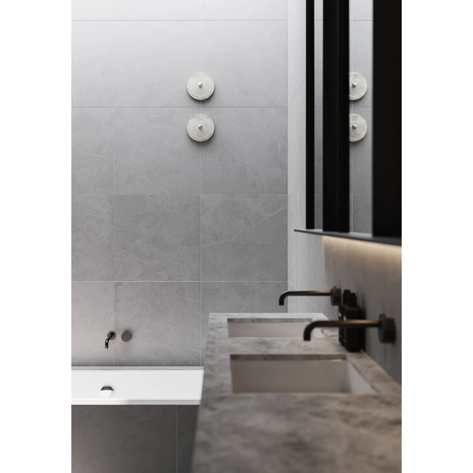 Freyza | Wandleuchte aus silbernem Travertin „Ether Silver“ – Schlafzimmer, Flur