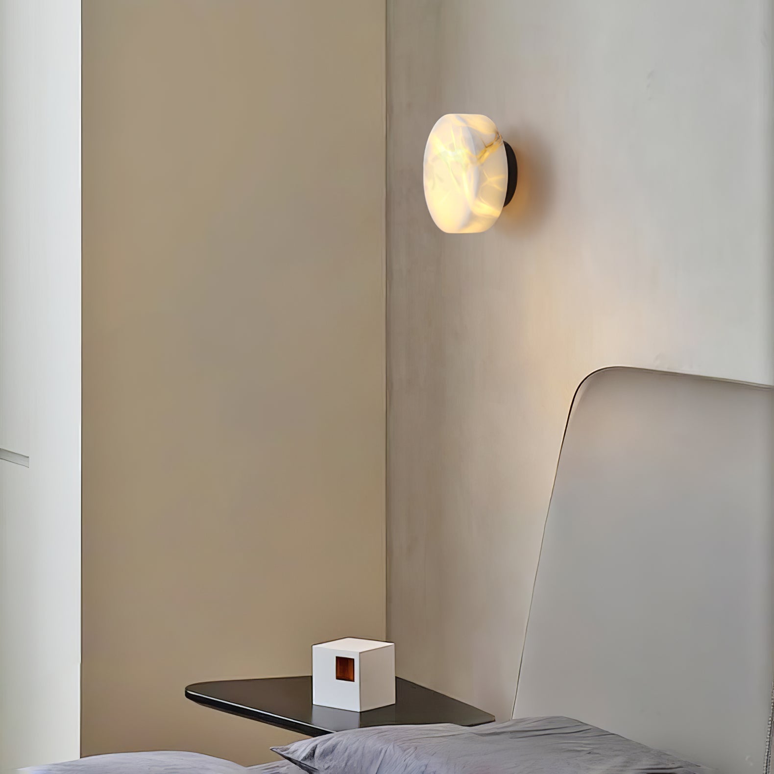 Freyza | Glim Brass Alabaster Brass Wall Light – Bedroom Hallway