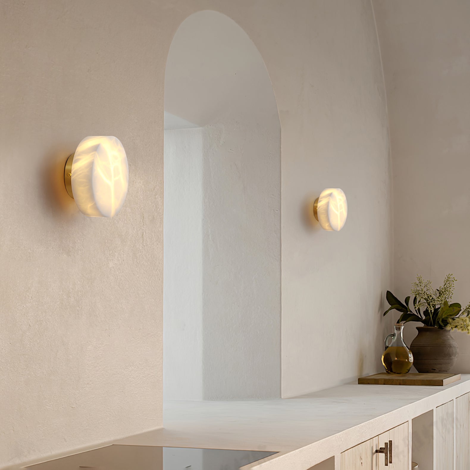Freyza | Glim Brass Alabaster Brass Wall Light – Bedroom Hallway